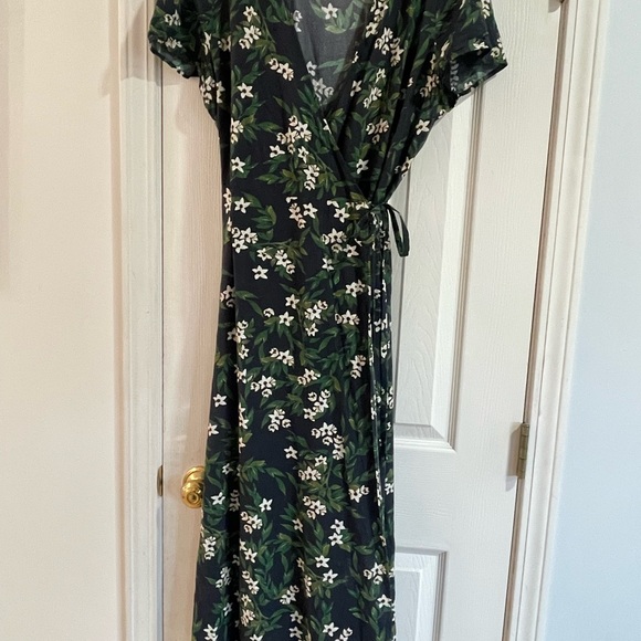 Marine Layer Dresses & Skirts - Marine Layer Dark Green Floral Maxi Dress